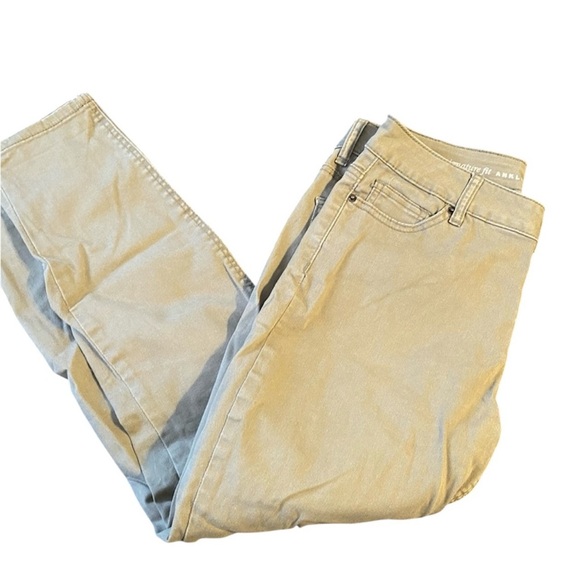 Signature Fit ankle jeans. Washed but never worn. Sz 10 - Picture 1 of 4